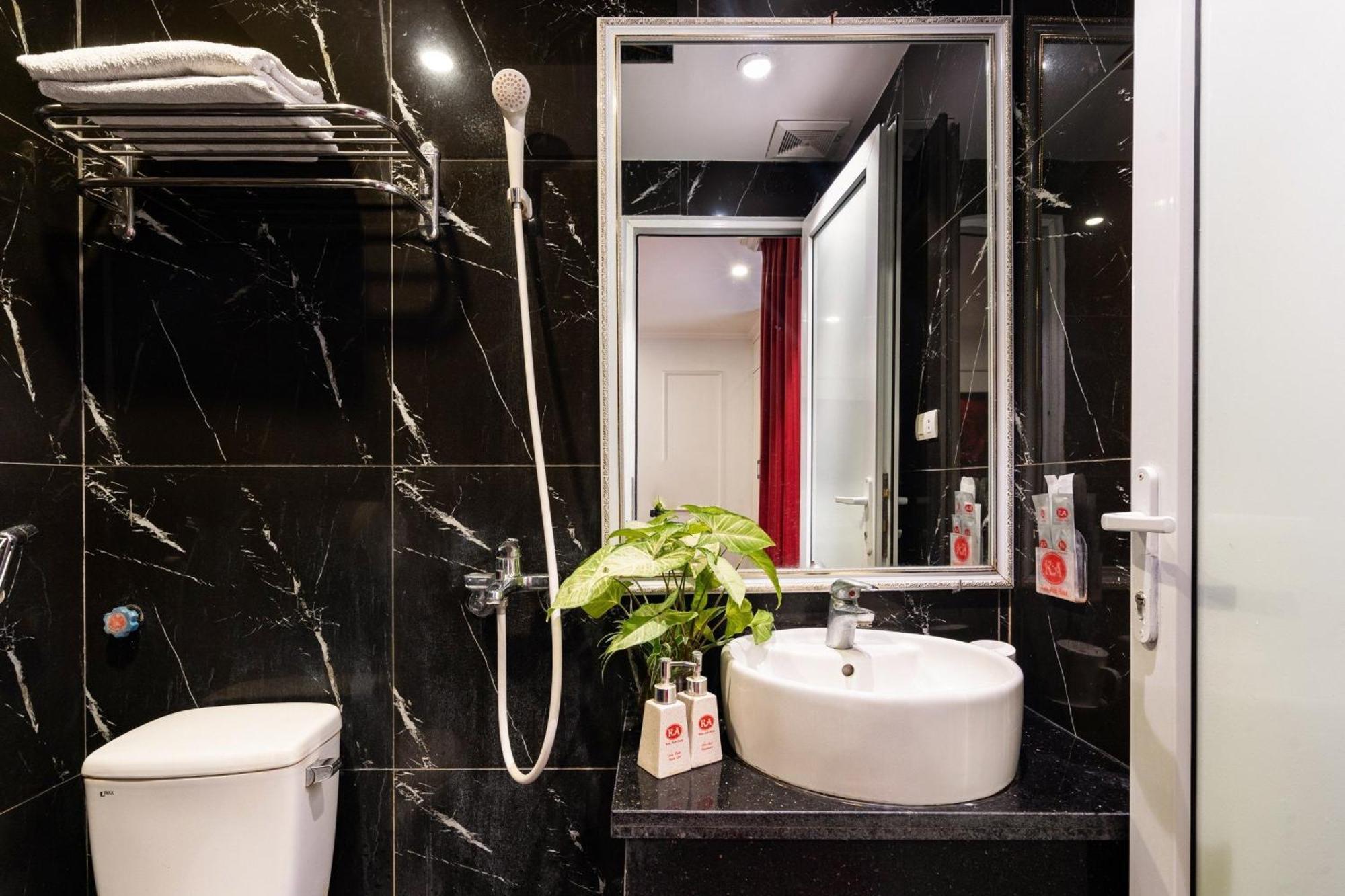 Kieu Anh Hotel - 81 Trung Kinh - By Bay Luxury Hanoi Exterior foto